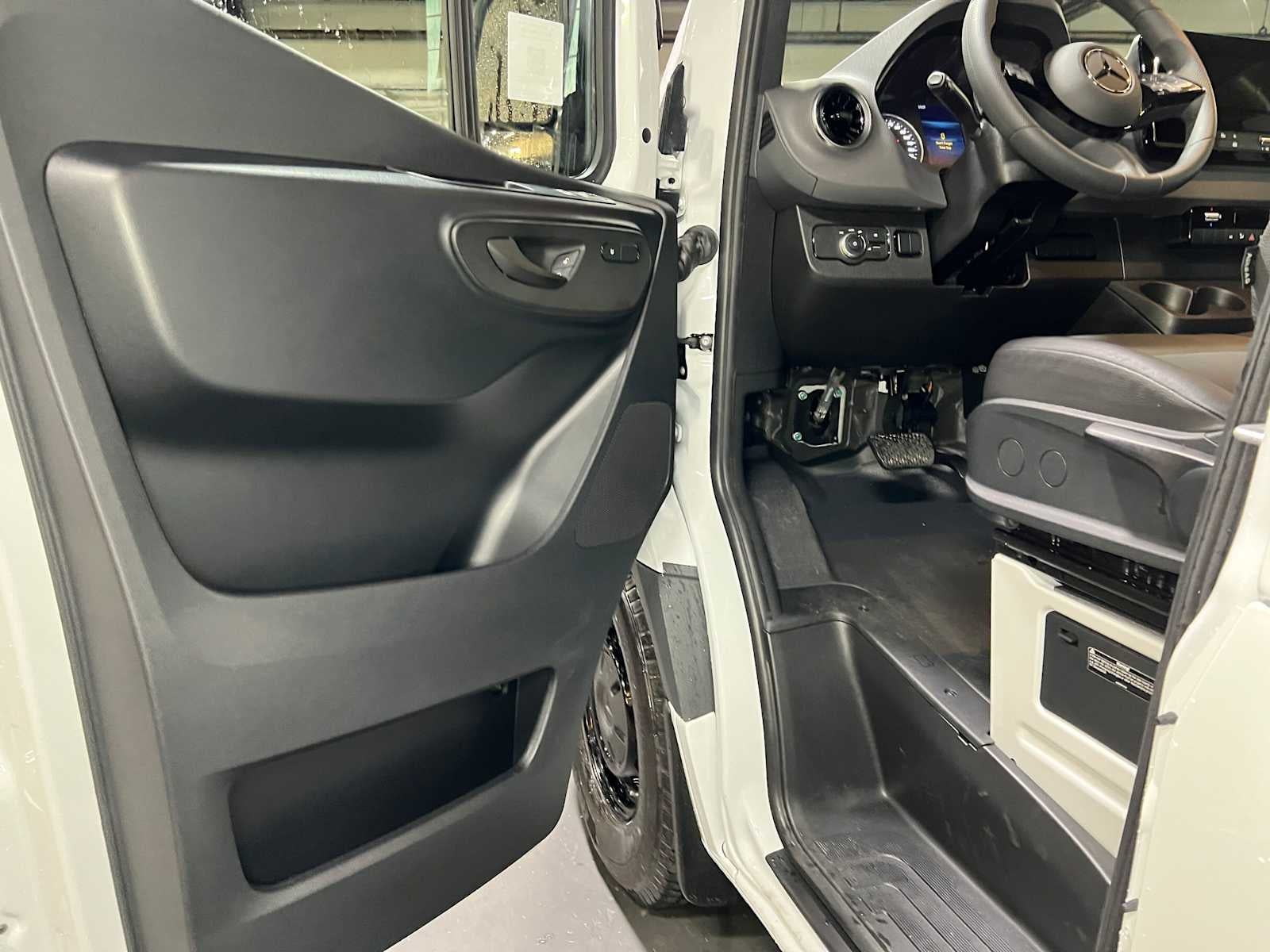 2026 Mercedes-Benz Sprinter 2500 Standard Roof I4 Diesel 144 RWD