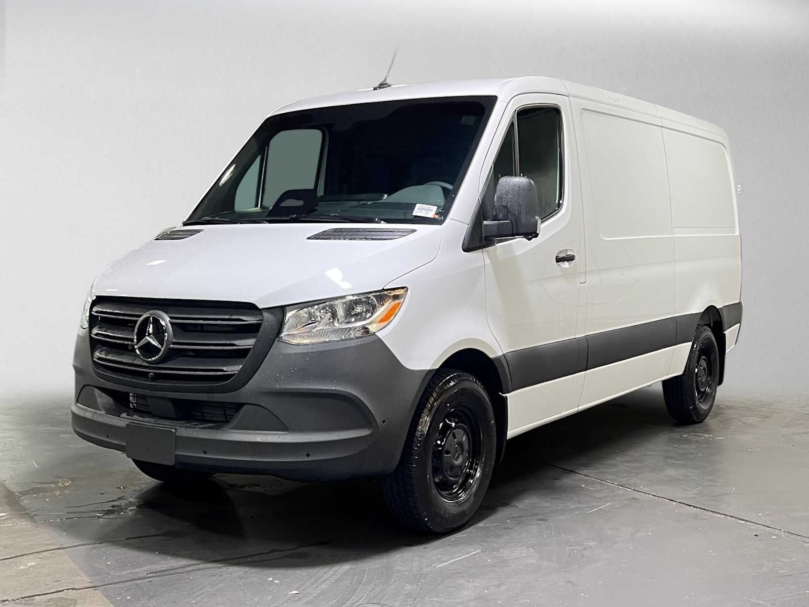 2026 Mercedes-Benz Sprinter 2500 Standard Roof I4 Diesel 144 RWD