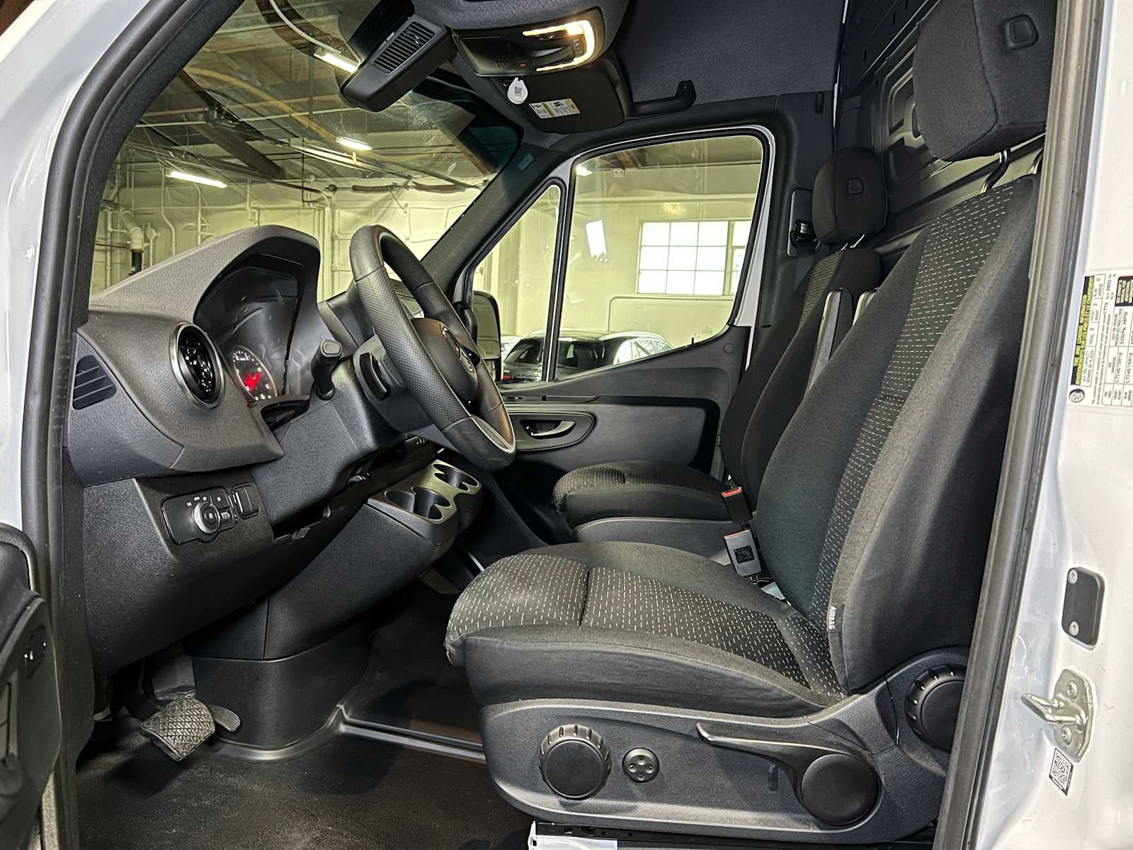 2025 Mercedes-Benz Sprinter Cargo Van 2500 Standard Roof I4 Diesel 144" RWD