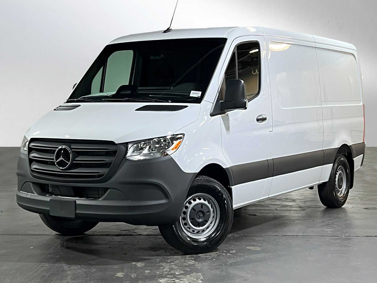 2025 Mercedes-Benz Sprinter Cargo Van 2500 Standard Roof I4 Diesel 144" RWD
