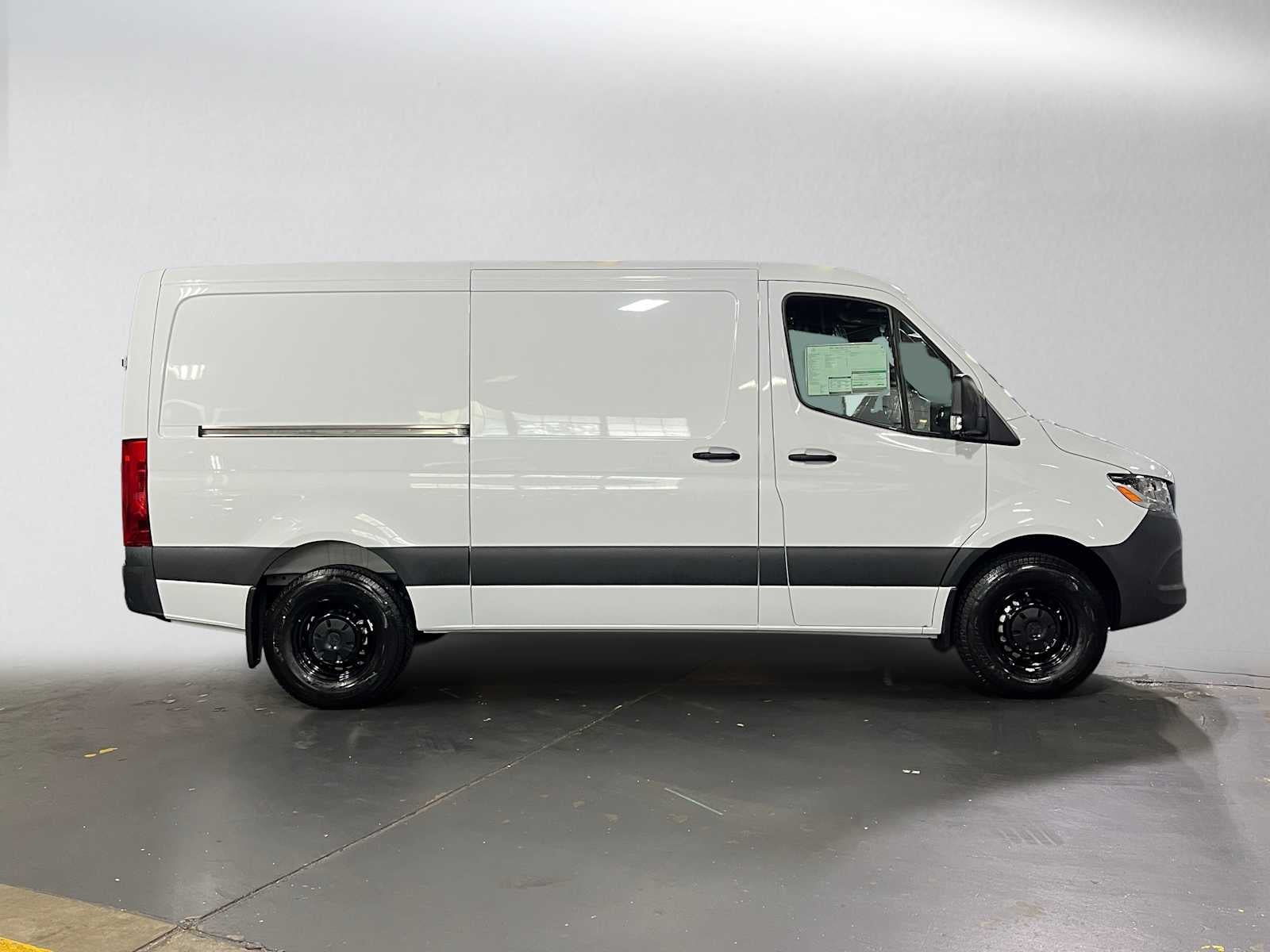 2026 Mercedes-Benz Sprinter 2500 Standard Roof I4 Diesel 144 RWD