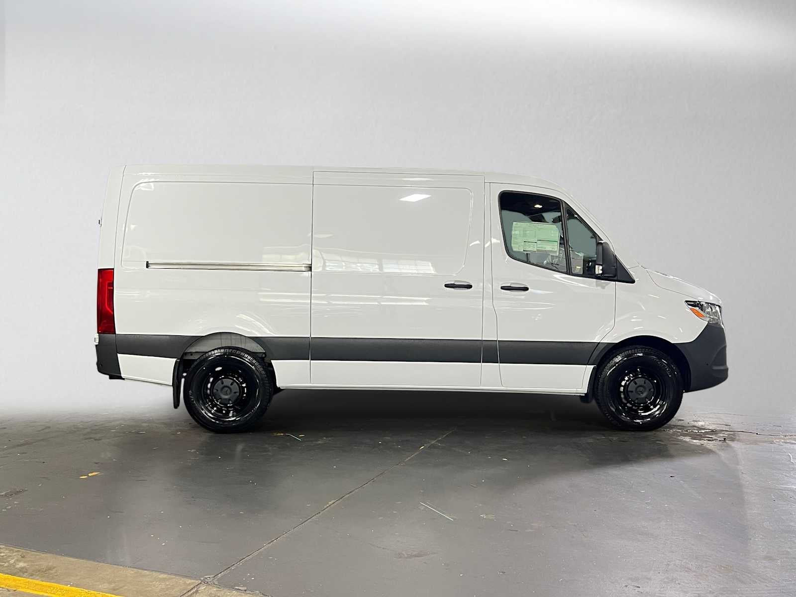 2026 Mercedes-Benz Sprinter Cargo 2500 Standard Roof I4 Diesel 144 RWD