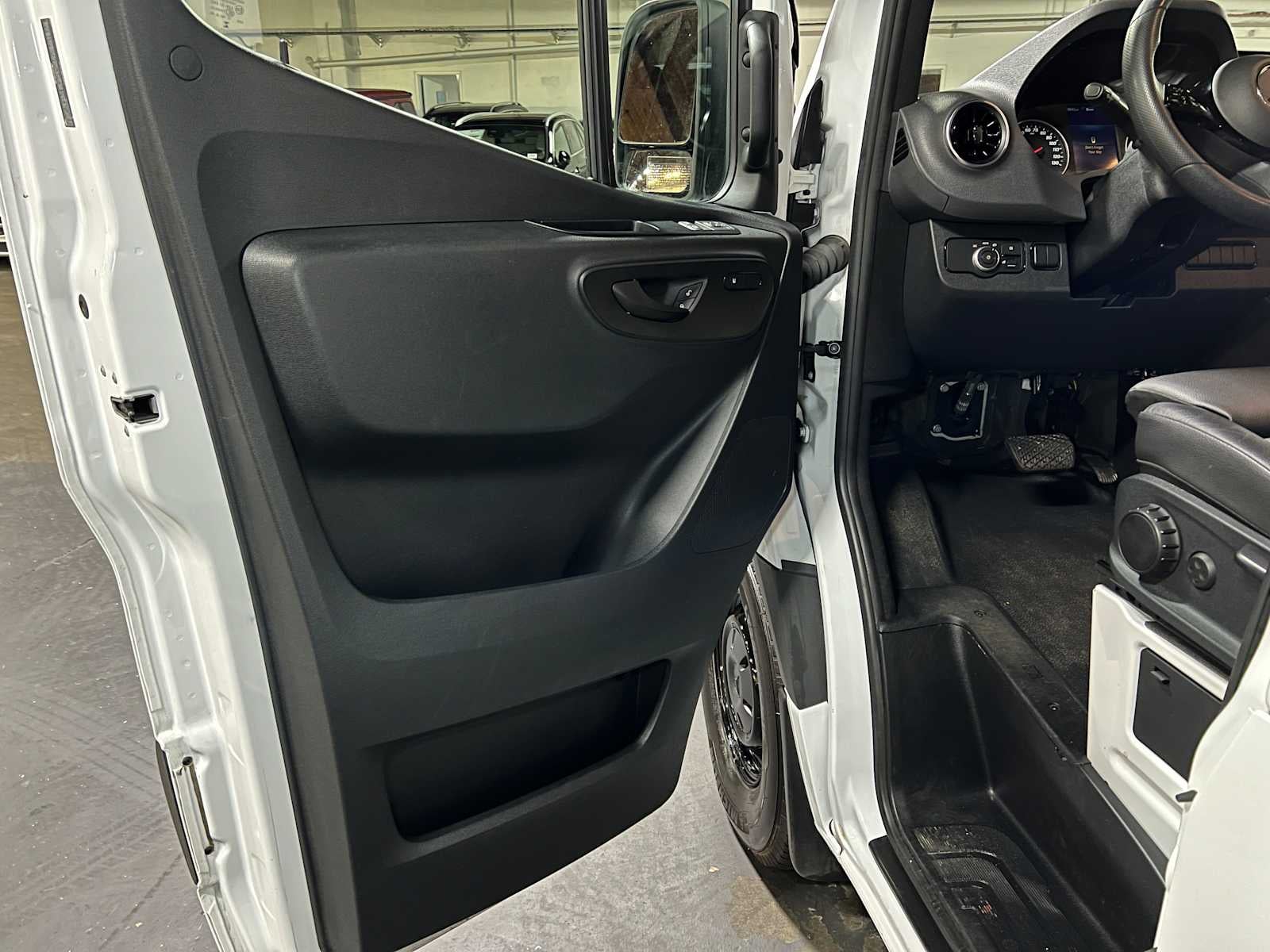 2025 Mercedes-Benz Sprinter Cargo Van 2500 Standard Roof I4 Diesel 144 RWD