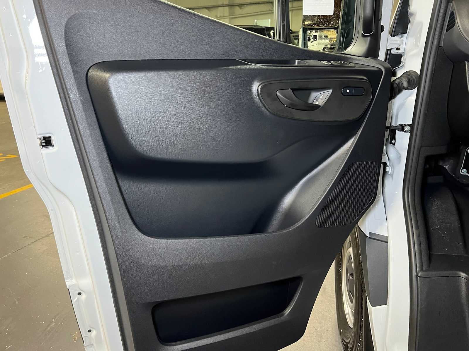 2025 Mercedes-Benz Sprinter Cargo Van 2500 Standard Roof I4 Diesel 144" RWD