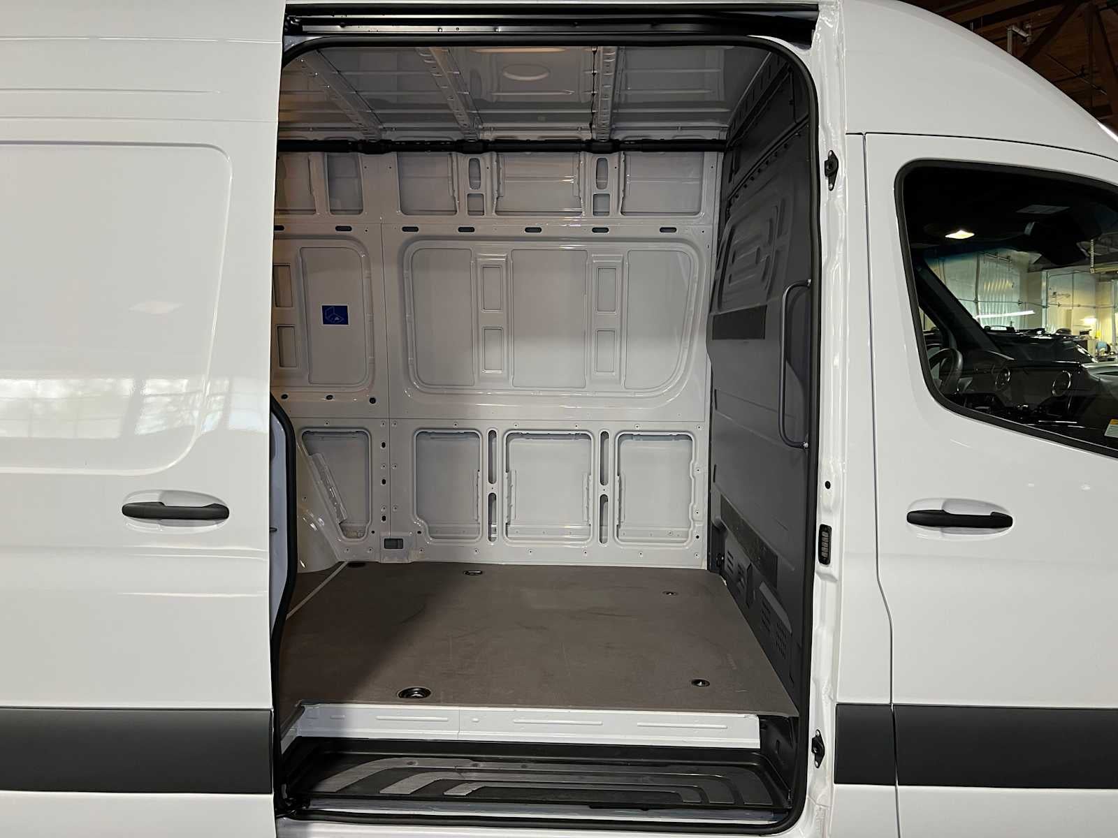 2025 Mercedes-Benz Sprinter Cargo Van 2500 Standard Roof I4 Diesel 144" RWD