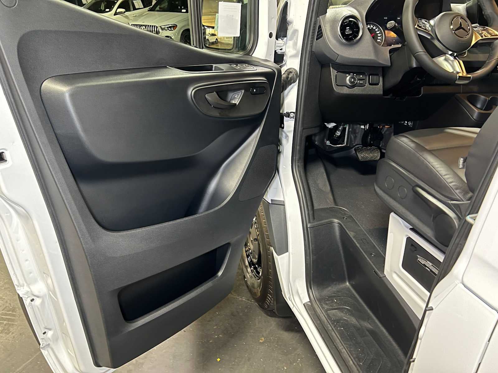 2026 Mercedes-Benz Sprinter Cargo 2500 Standard Roof I4 Diesel 144 RWD