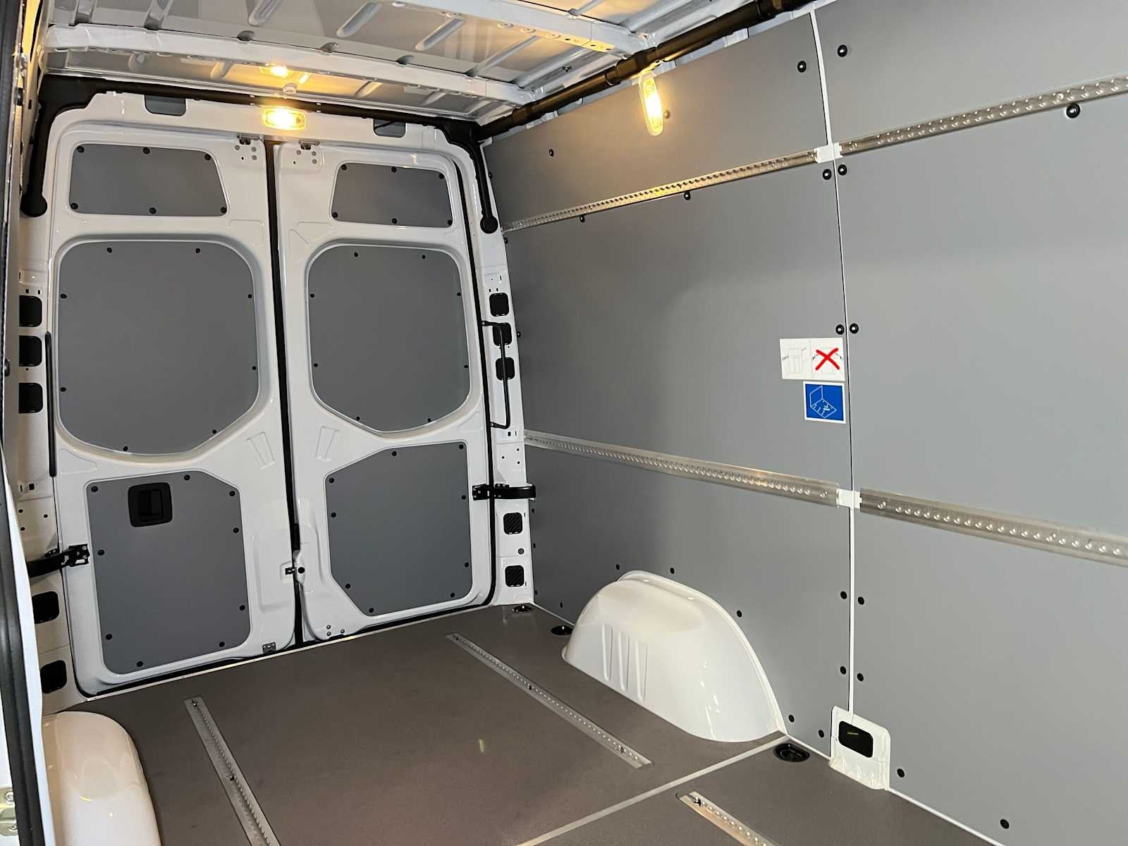 2026 Mercedes-Benz Sprinter Cargo 2500 Standard Roof I4 Diesel 144 RWD