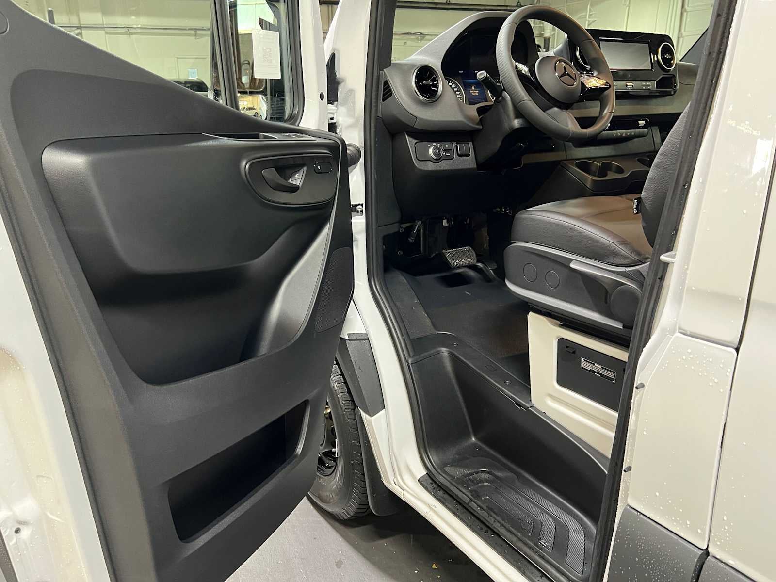 2026 Mercedes-Benz Sprinter Cargo 2500 Standard Roof I4 Diesel 144 RWD
