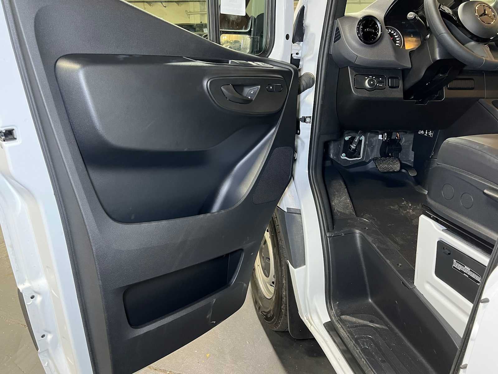 2025 Mercedes-Benz Sprinter Cargo Van 2500 Standard Roof I4 Diesel 144 RWD
