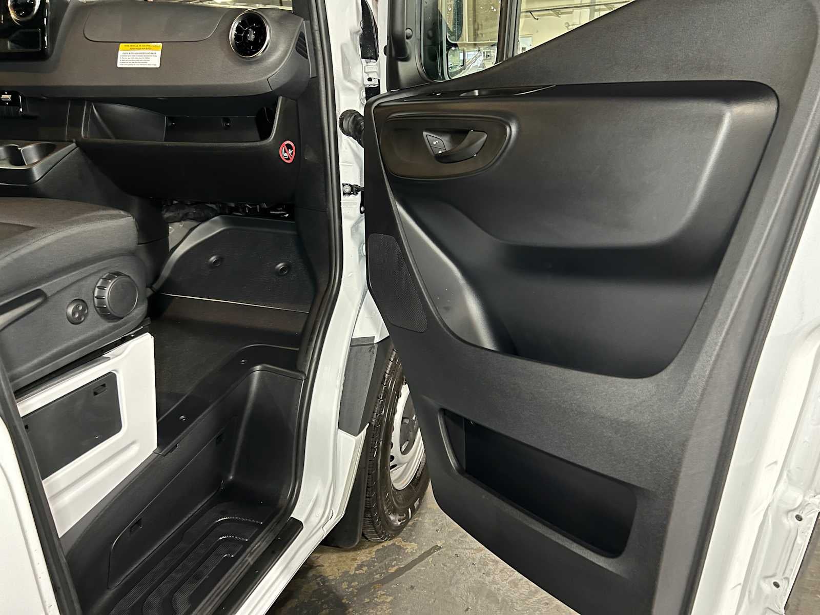 2025 Mercedes-Benz Sprinter Cargo Van 2500 Standard Roof I4 Diesel 144 RWD