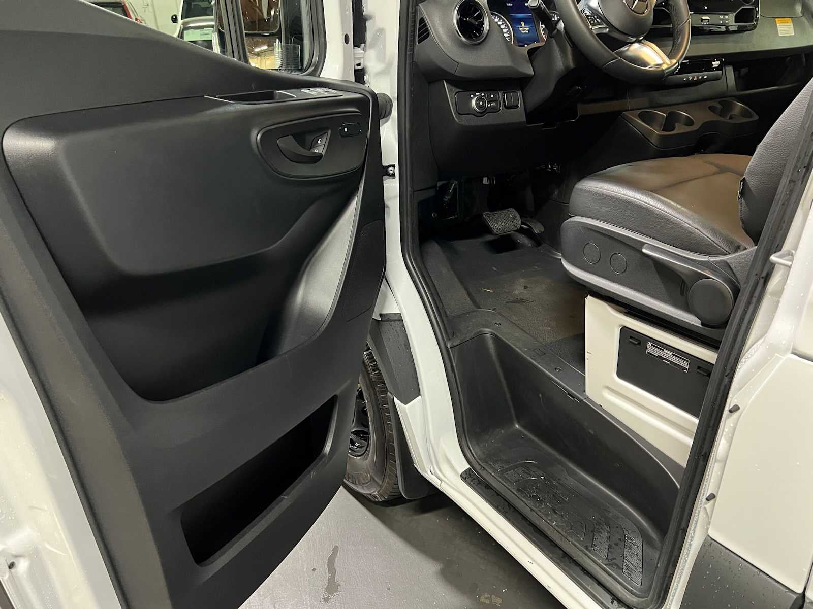 2026 Mercedes-Benz Sprinter Cargo 2500 Standard Roof I4 Diesel 144 RWD