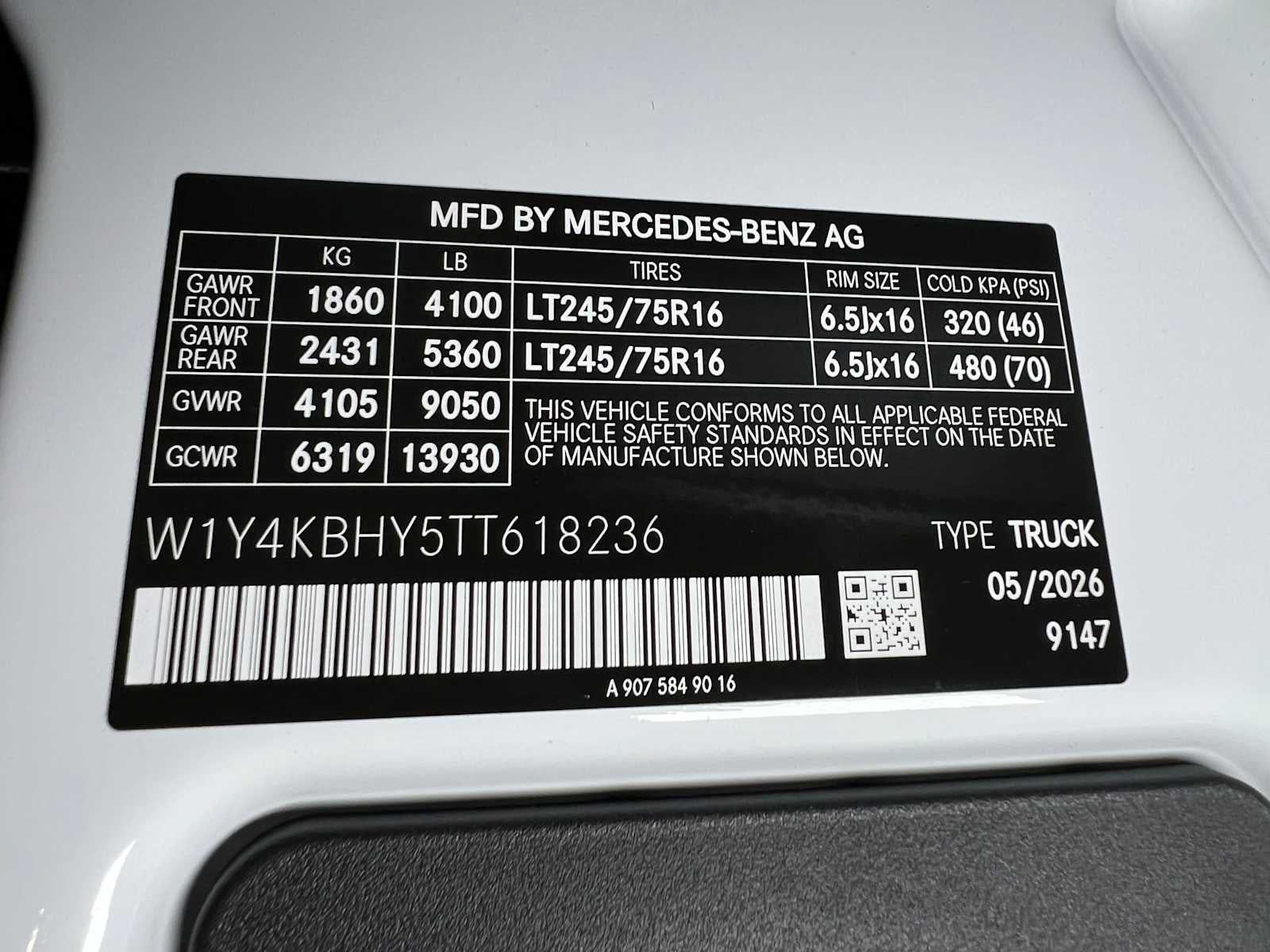 2026 Mercedes-Benz Sprinter Cargo 2500 Standard Roof I4 Diesel 144 RWD