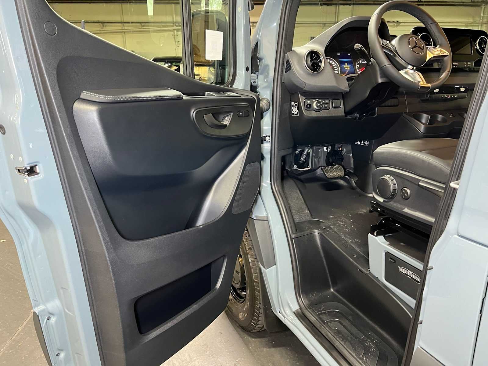 2026 Mercedes-Benz Sprinter Cargo 2500 Standard Roof I4 Diesel 144 RWD