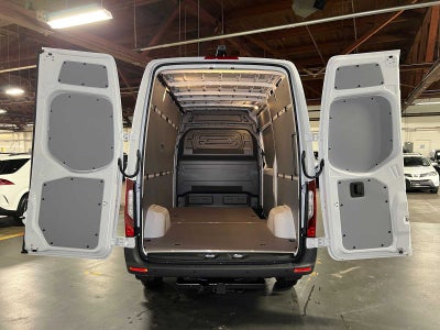2026 Mercedes-Benz Sprinter 2500 Standard Roof I4 Diesel 144 RWD