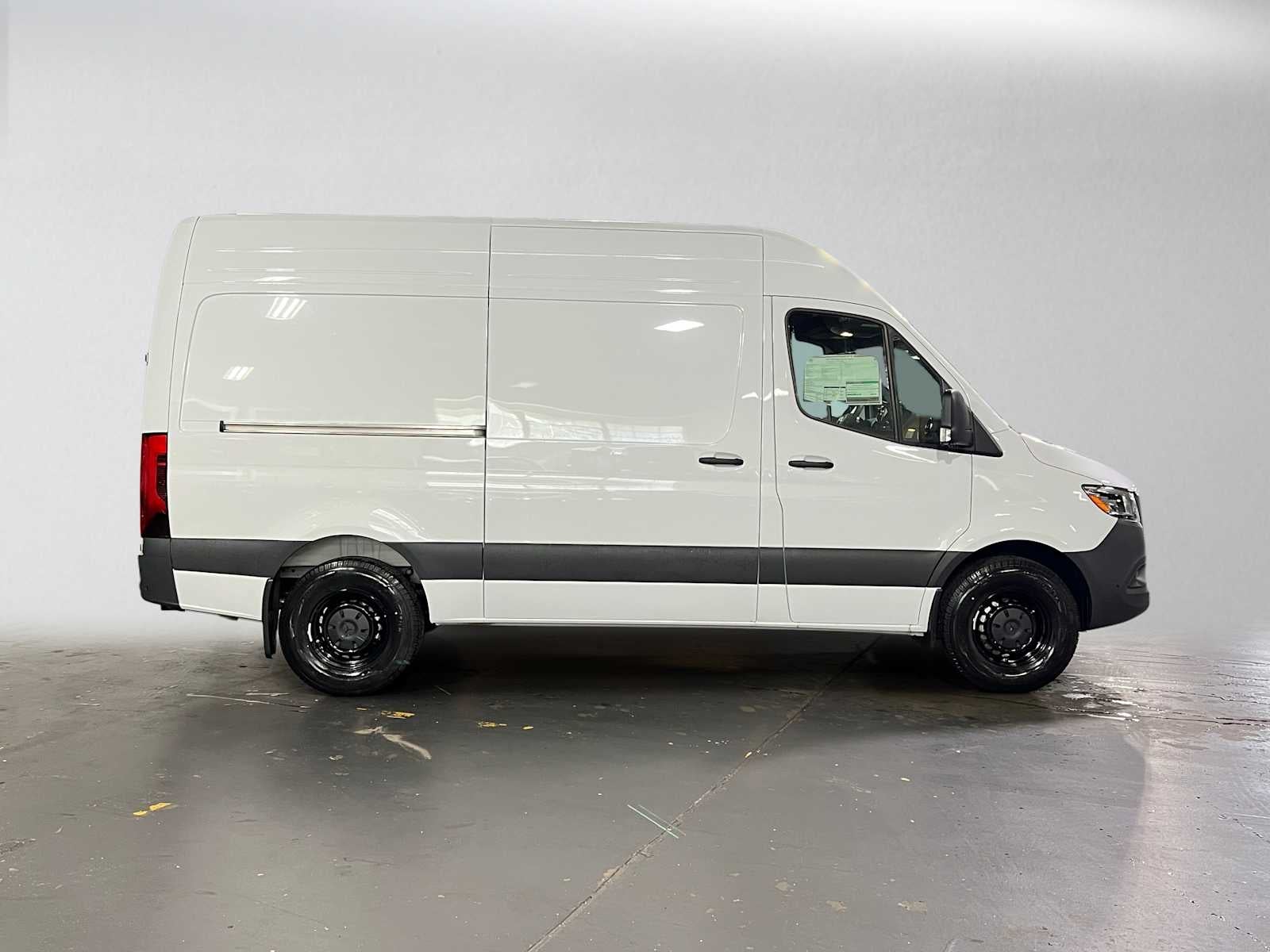 2026 Mercedes-Benz Sprinter 2500 Standard Roof I4 Diesel 144 RWD
