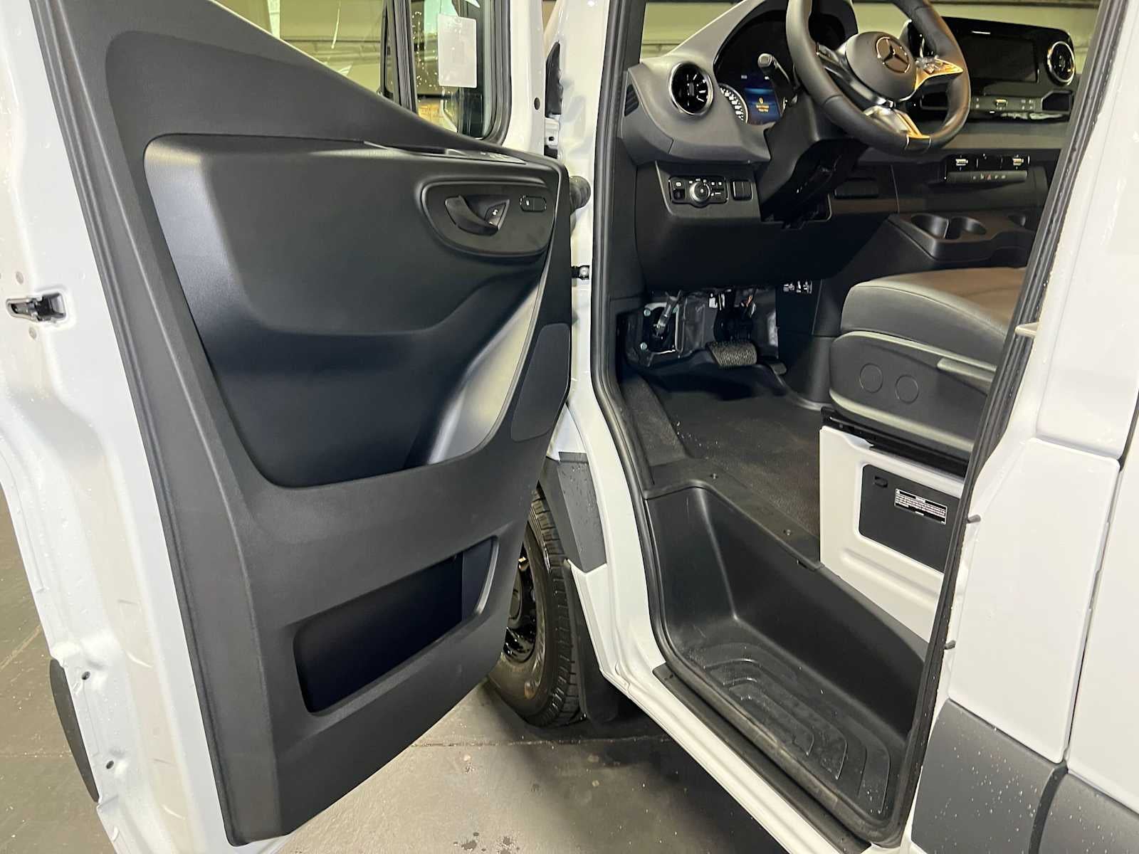 2026 Mercedes-Benz Sprinter 2500 Standard Roof I4 Diesel 144 RWD