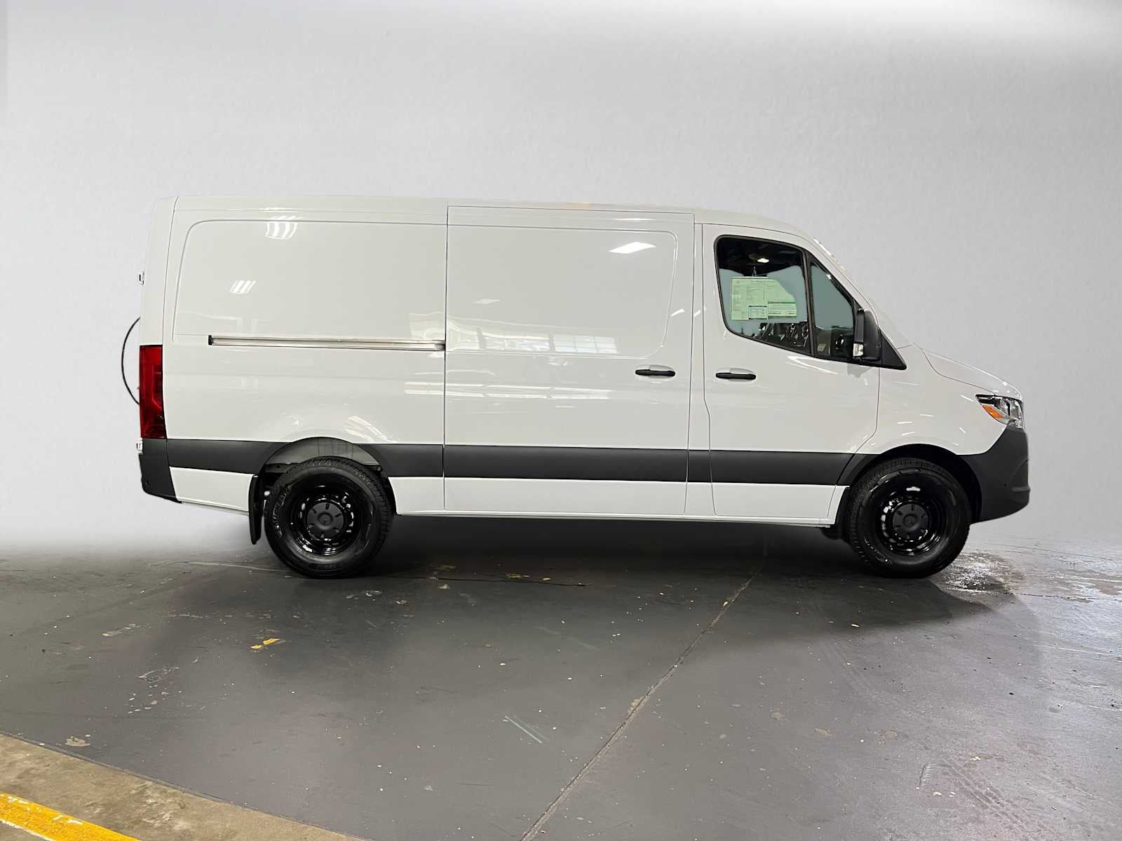 2026 Mercedes-Benz Sprinter 2500 Standard Roof I4 Diesel 144 RWD