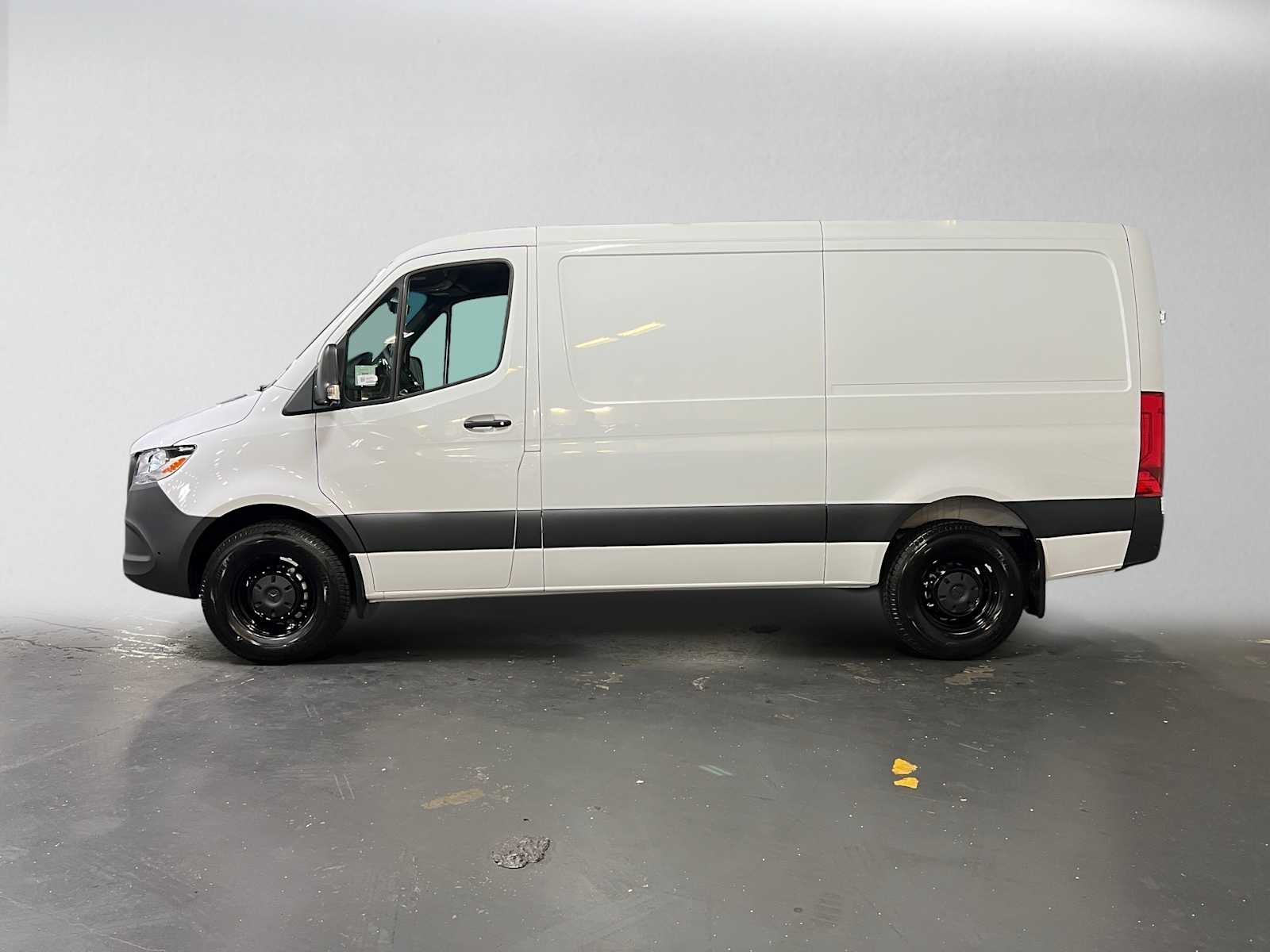 2026 Mercedes-Benz Sprinter 2500 Standard Roof I4 Diesel 144 RWD
