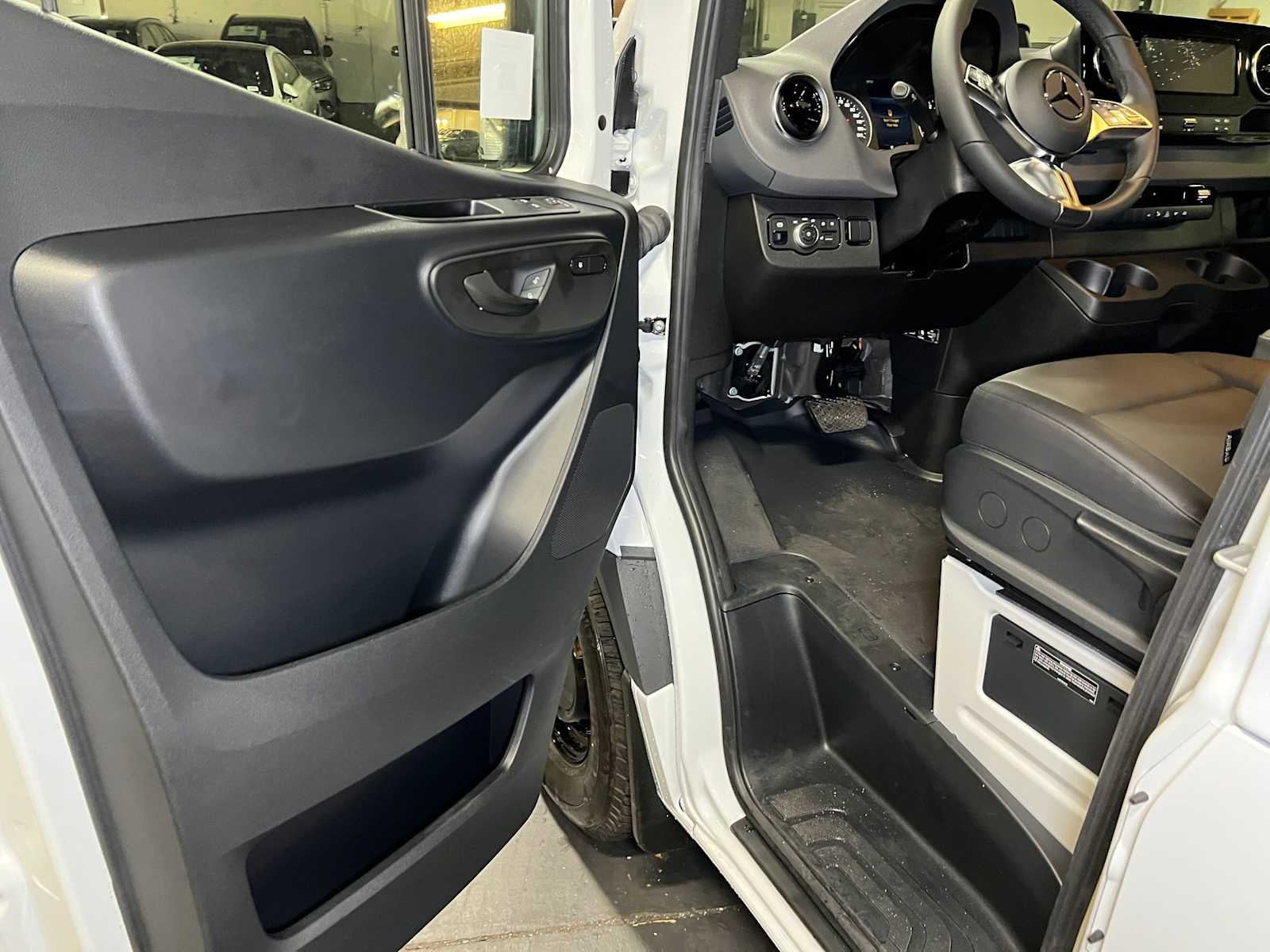 2026 Mercedes-Benz Sprinter Cargo 2500 Standard Roof I4 Diesel 144 RWD