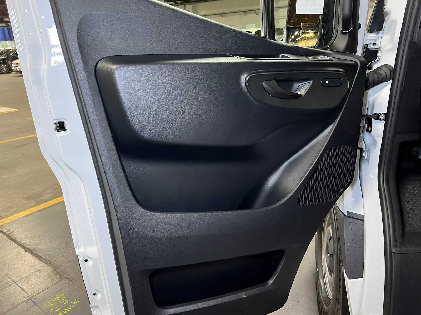 2025 Mercedes-Benz Sprinter Cargo Van 2500 Standard Roof I4 Diesel 144" RWD