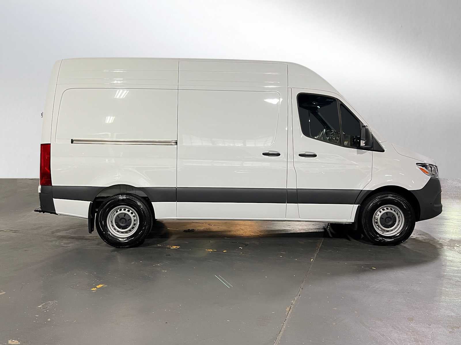2025 Mercedes-Benz Sprinter Cargo Van 2500 Standard Roof I4 Diesel 144" RWD