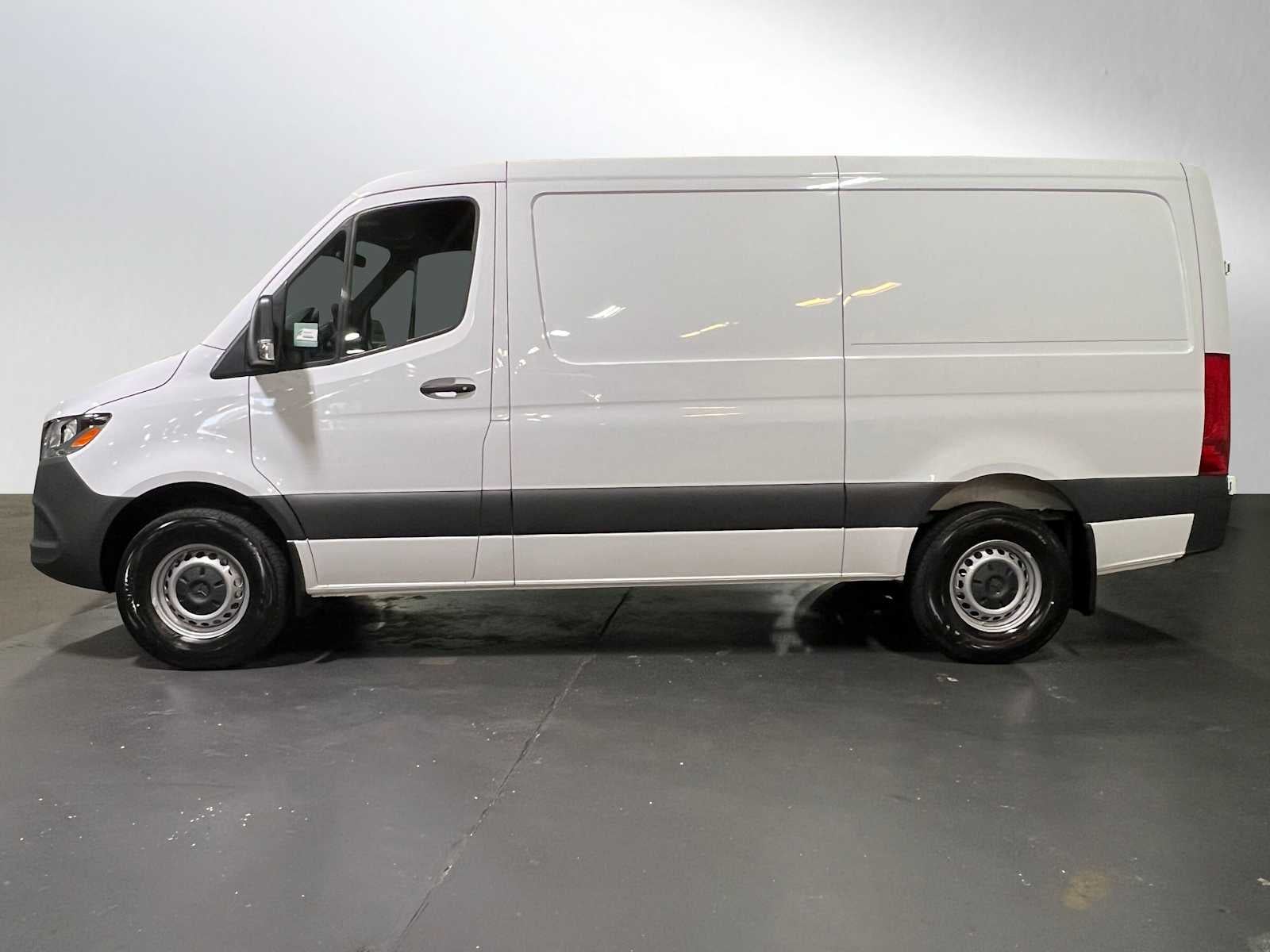 2025 Mercedes-Benz Sprinter Cargo Van 2500 Standard Roof I4 Diesel 144" RWD