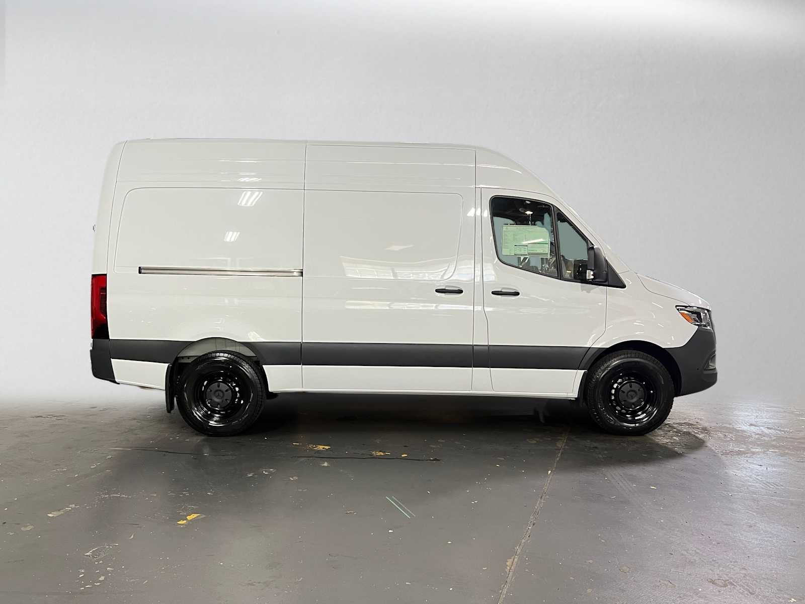 2026 Mercedes-Benz Sprinter 2500 Standard Roof I4 Diesel 144 RWD
