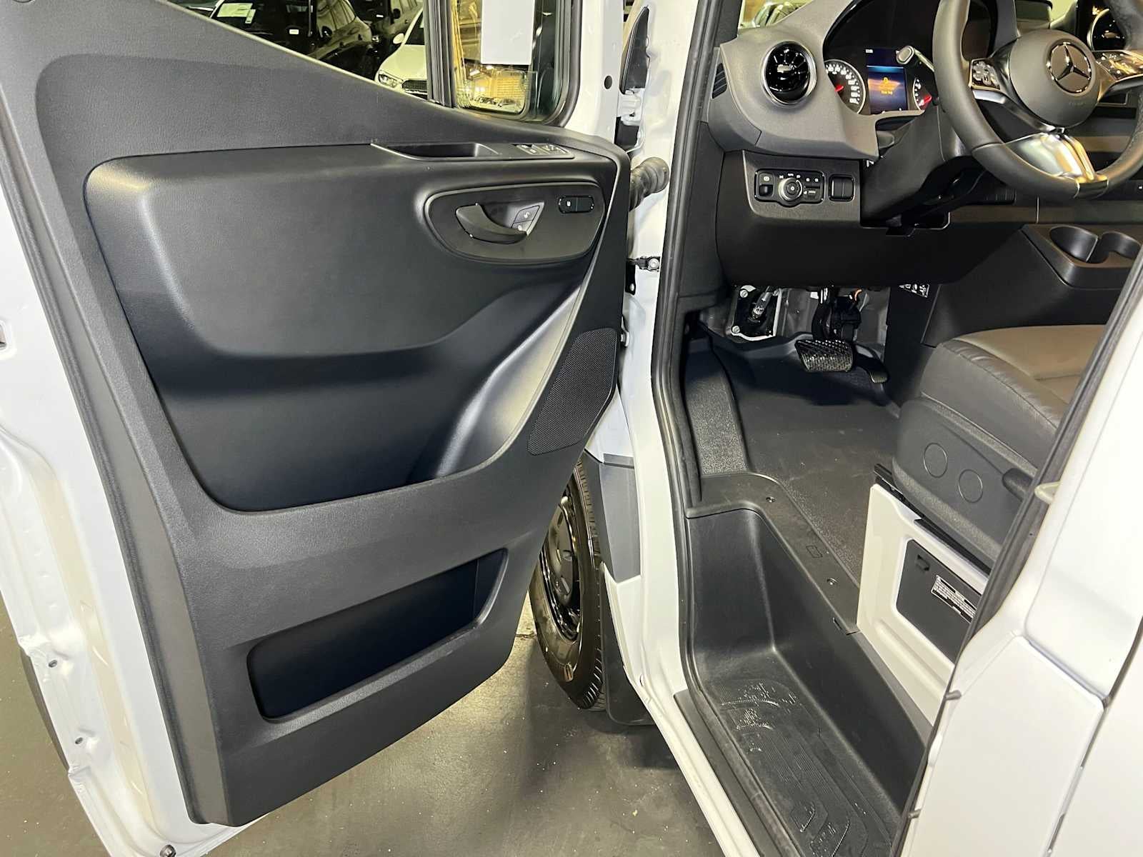 2026 Mercedes-Benz Sprinter 2500 Standard Roof I4 Diesel 144 RWD