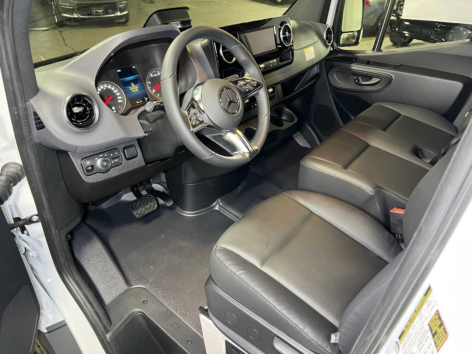 2026 Mercedes-Benz Sprinter 2500 Standard Roof I4 Diesel 144 RWD