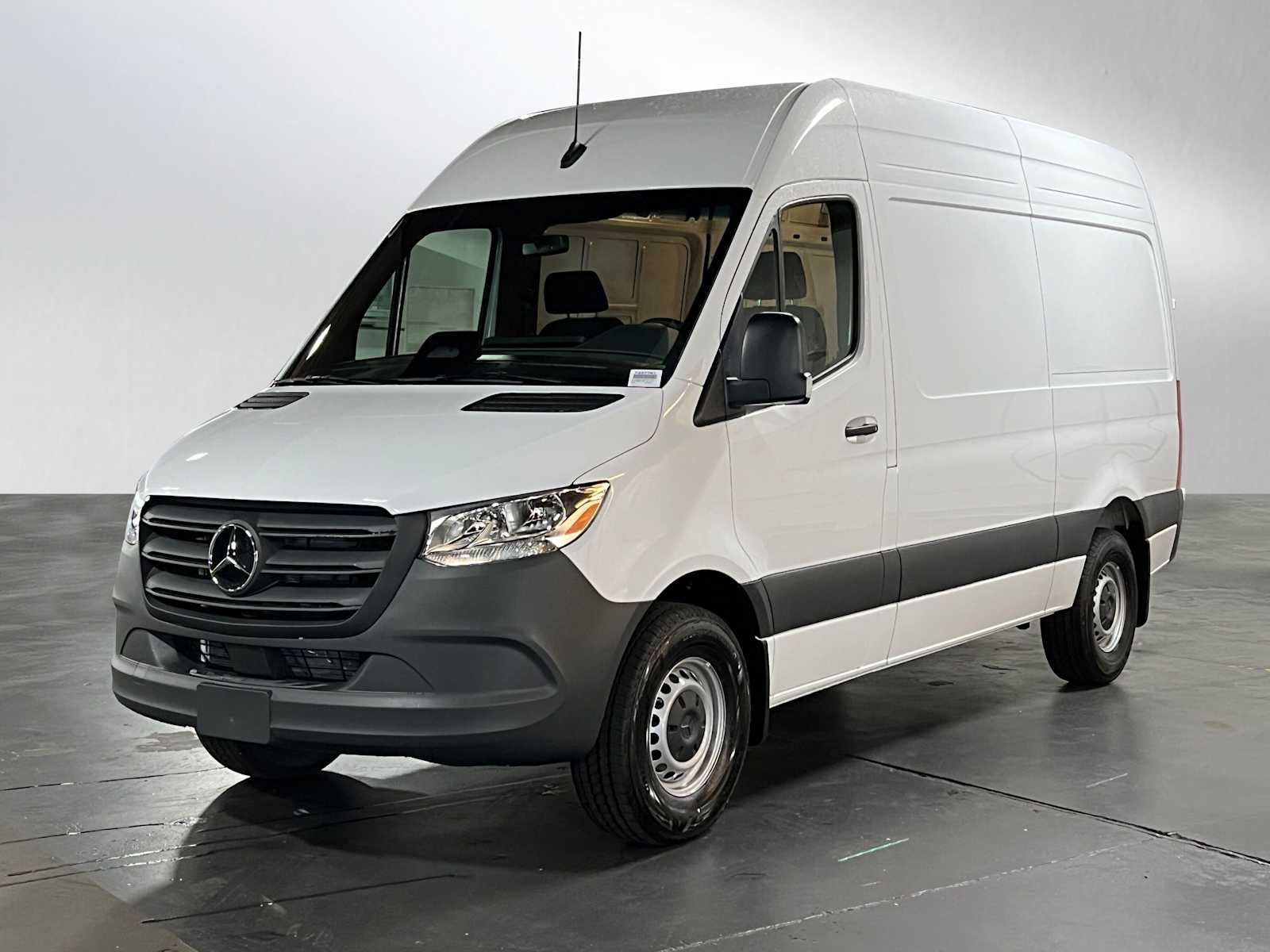 2025 Mercedes-Benz Sprinter Cargo Van 2500 Standard Roof I4 Diesel 144" RWD