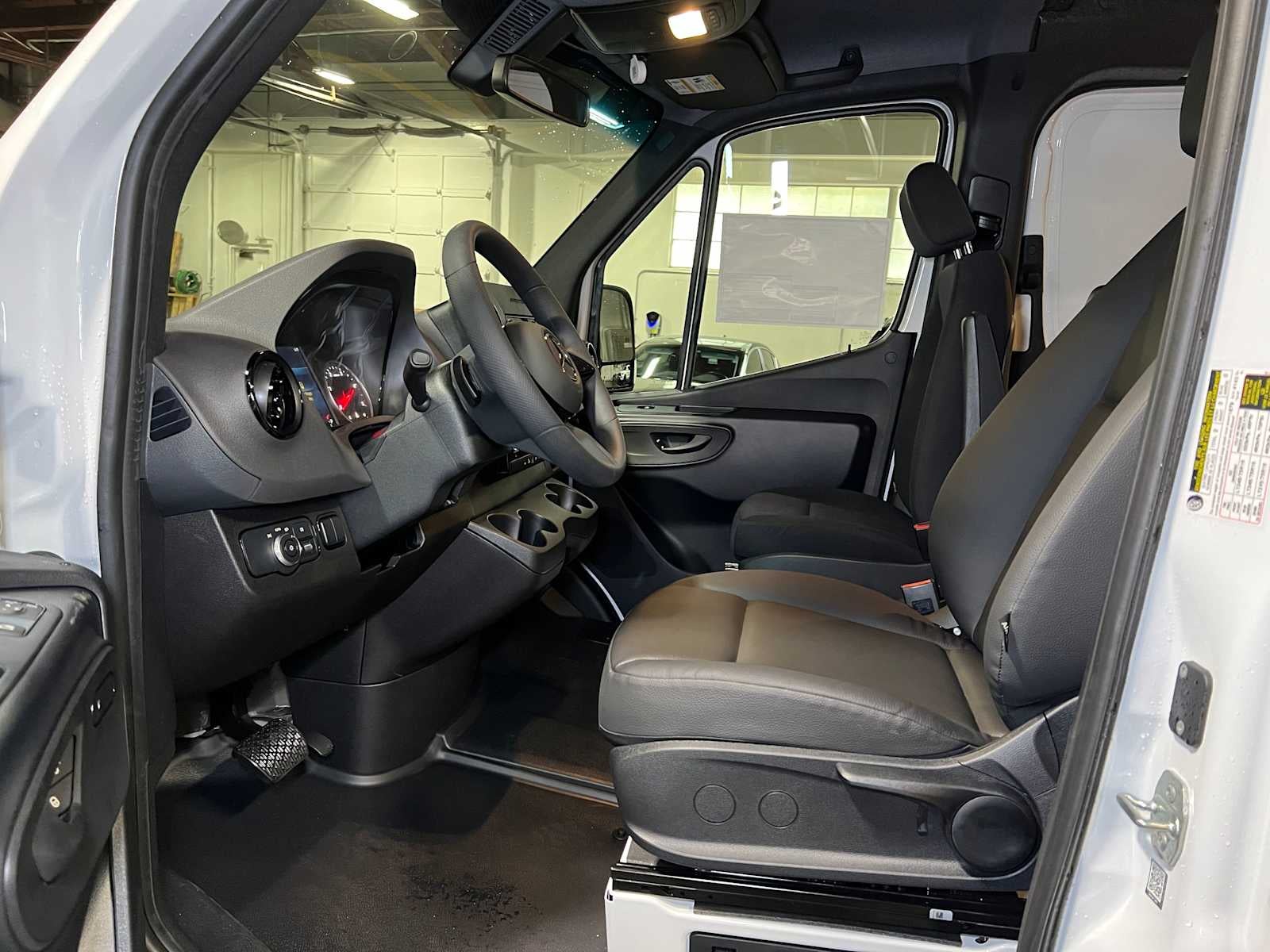 2025 Mercedes-Benz Sprinter Cargo Van 2500 Standard Roof I4 Diesel 144" RWD