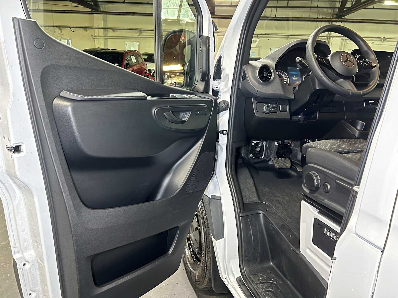 2026 Mercedes-Benz Sprinter Cargo 2500 Standard Roof I4 Diesel 144 RWD