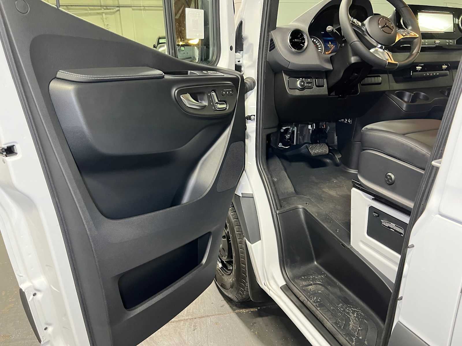 2026 Mercedes-Benz Sprinter Cargo 2500 High Roof I4 Diesel 170 RWD