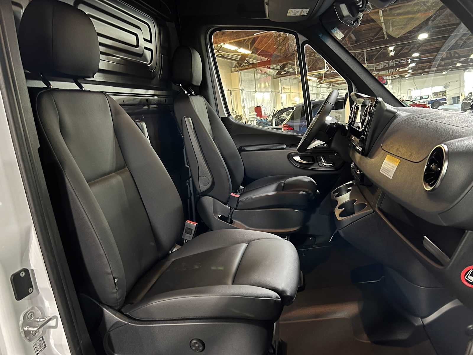 2026 Mercedes-Benz Sprinter 2500 High Roof I4 Diesel 170 RWD