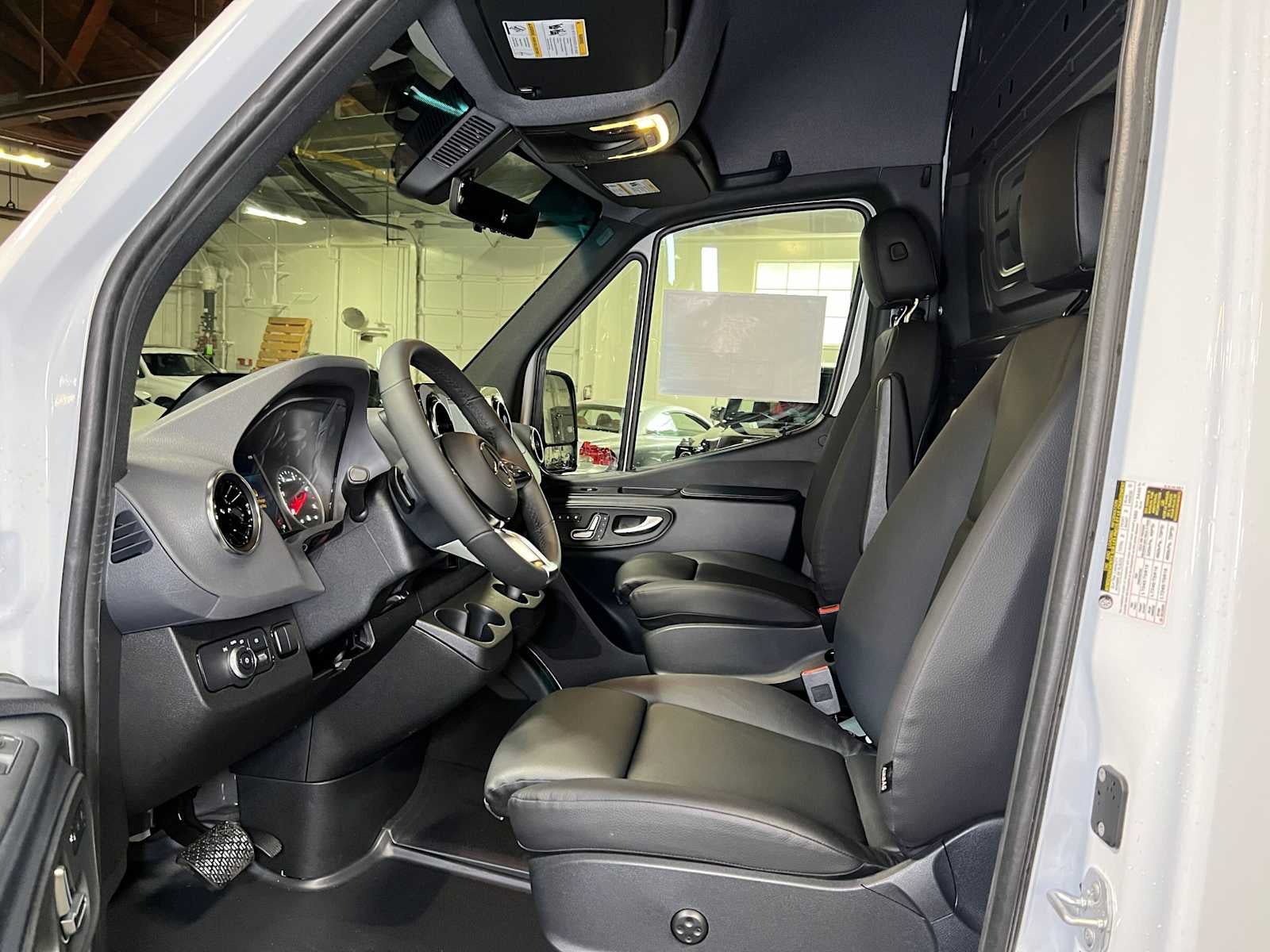 2026 Mercedes-Benz Sprinter 2500 High Roof I4 Diesel 170 RWD