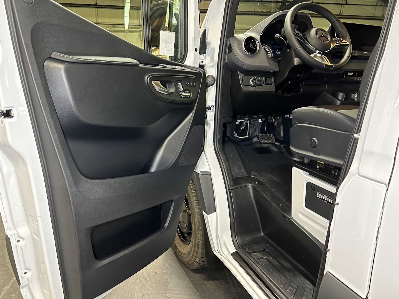 2026 Mercedes-Benz Sprinter Cargo 2500 High Roof I4 Diesel 170 RWD