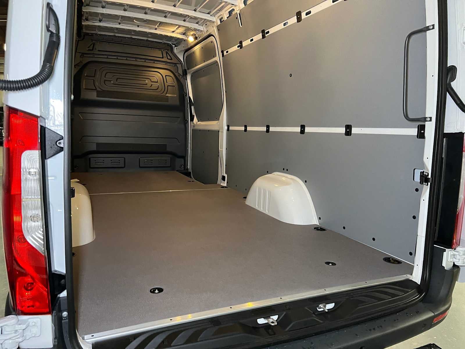 2027 Mercedes-Benz Sprinter Cargo 2500 High Roof I4 Diesel 170 RWD