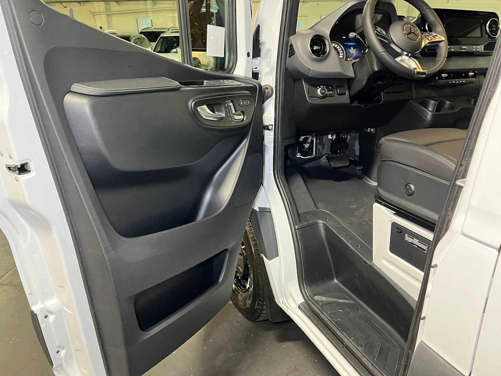 2027 Mercedes-Benz Sprinter Cargo 2500 High Roof I4 Diesel 170 RWD