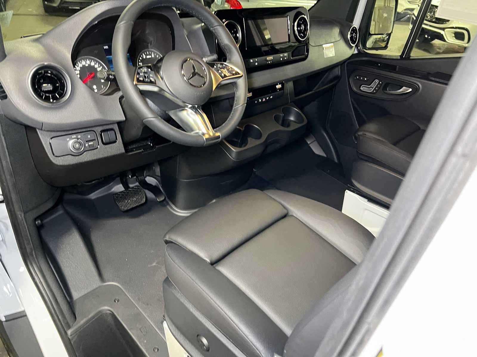 2027 Mercedes-Benz Sprinter Cargo 2500 High Roof I4 Diesel 170 RWD
