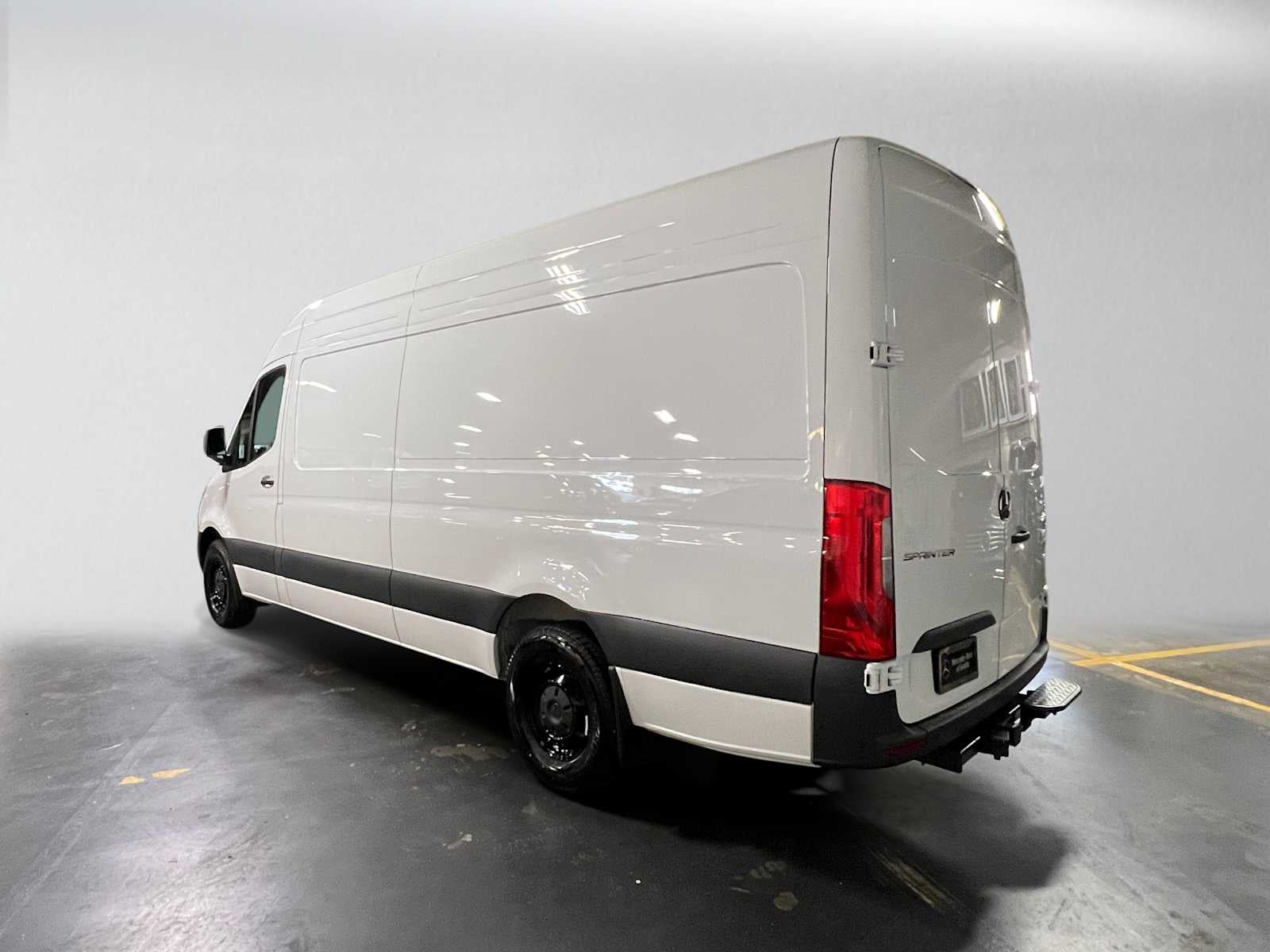 2027 Mercedes-Benz Sprinter Cargo 2500 High Roof I4 Diesel 170 RWD