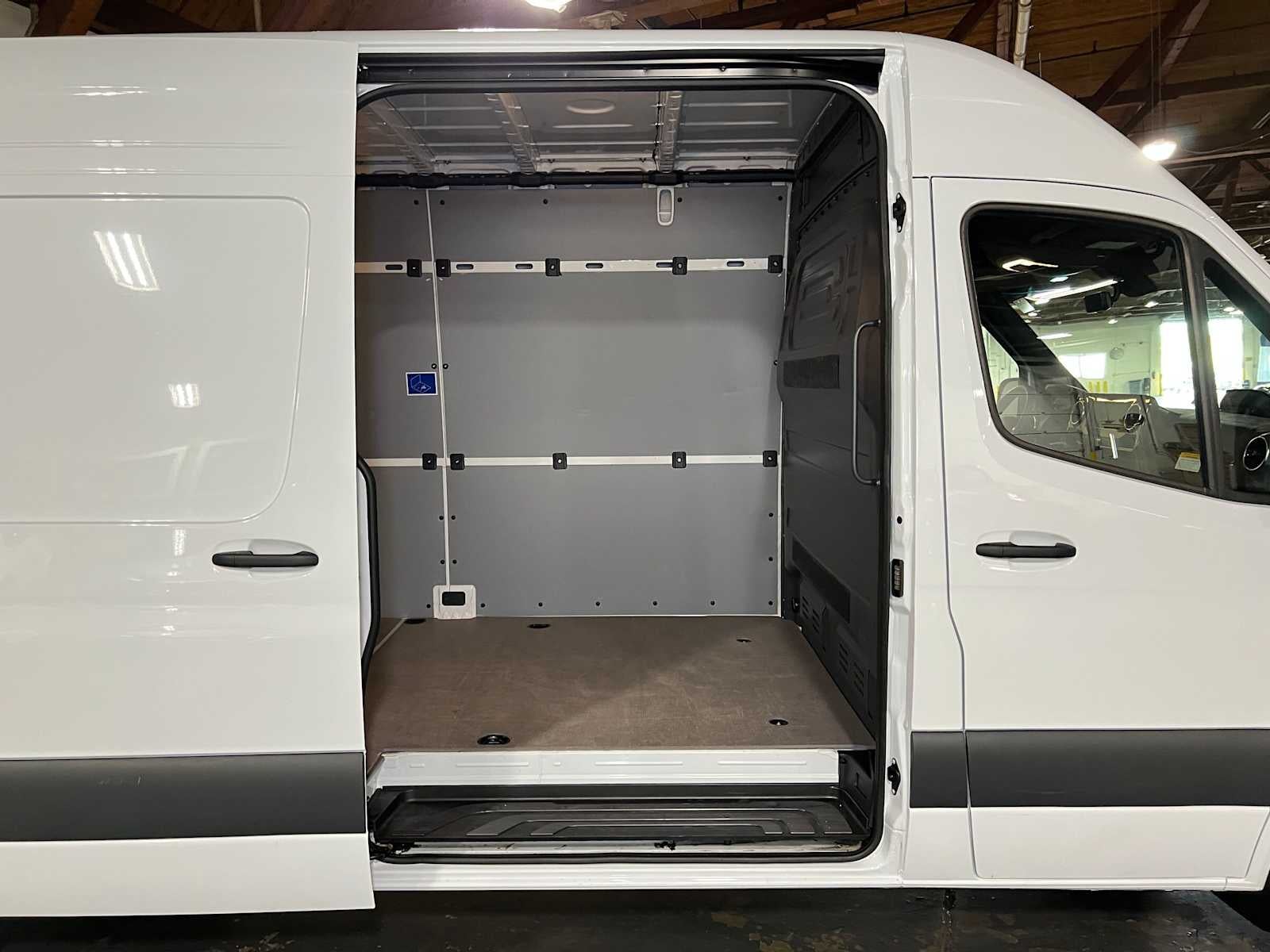 2026 Mercedes-Benz Sprinter Cargo 2500 High Roof I4 Diesel 170 RWD