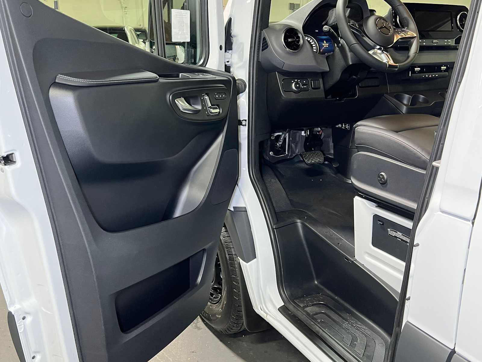 2026 Mercedes-Benz Sprinter Cargo 2500 High Roof I4 Diesel 170 RWD
