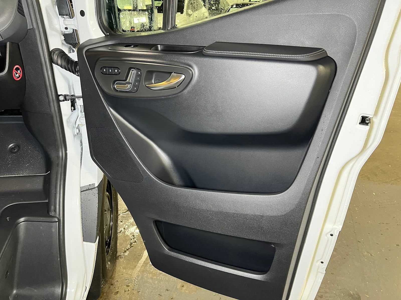 2026 Mercedes-Benz Sprinter 2500 High Roof I4 Diesel 170 RWD