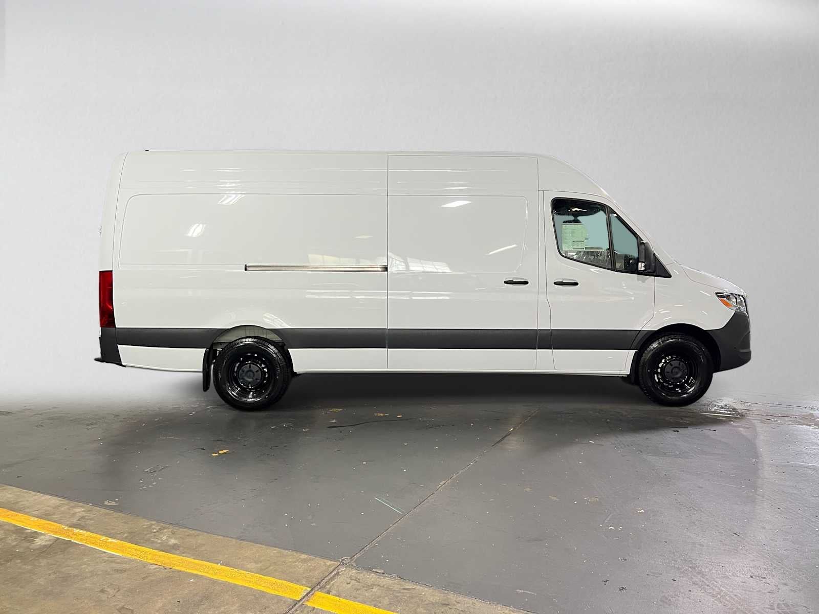 2026 Mercedes-Benz Sprinter 2500 High Roof I4 Diesel 170 RWD