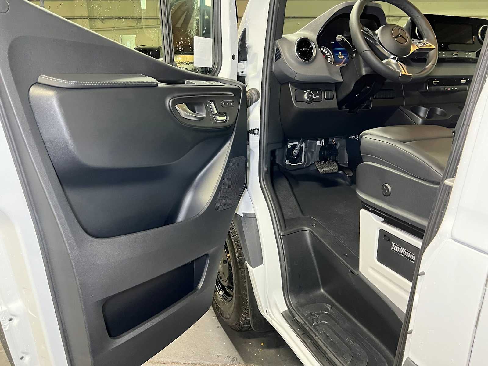 2026 Mercedes-Benz Sprinter 2500 High Roof I4 Diesel 170 RWD