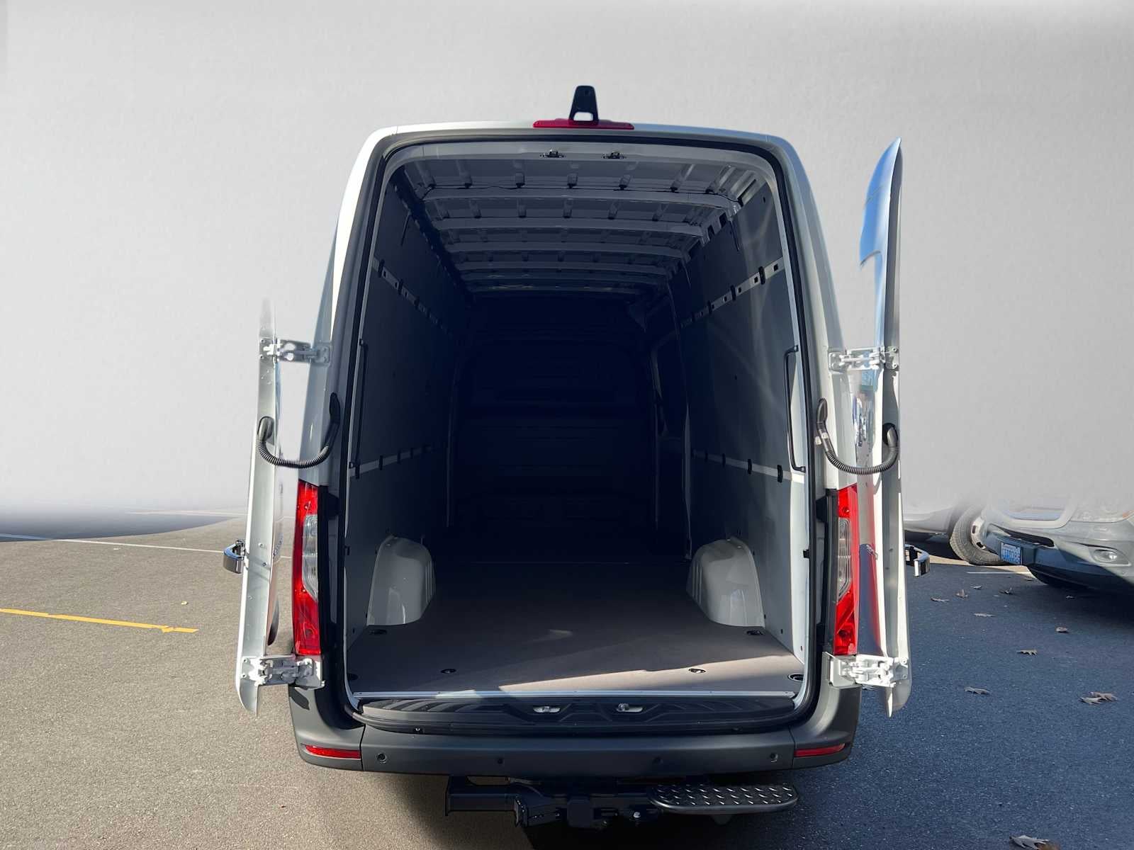 2027 Mercedes-Benz Sprinter Cargo 2500 High Roof I4 Diesel 170 RWD