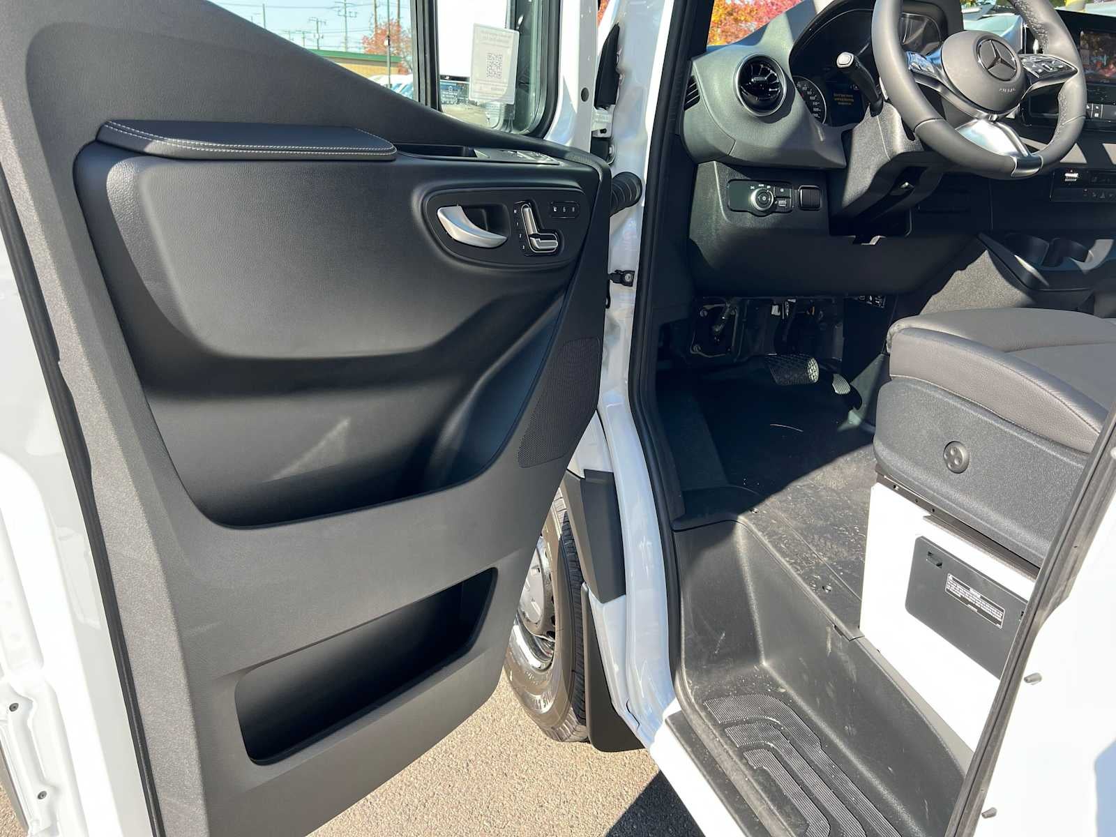 2027 Mercedes-Benz Sprinter Cargo 2500 High Roof I4 Diesel 170 RWD