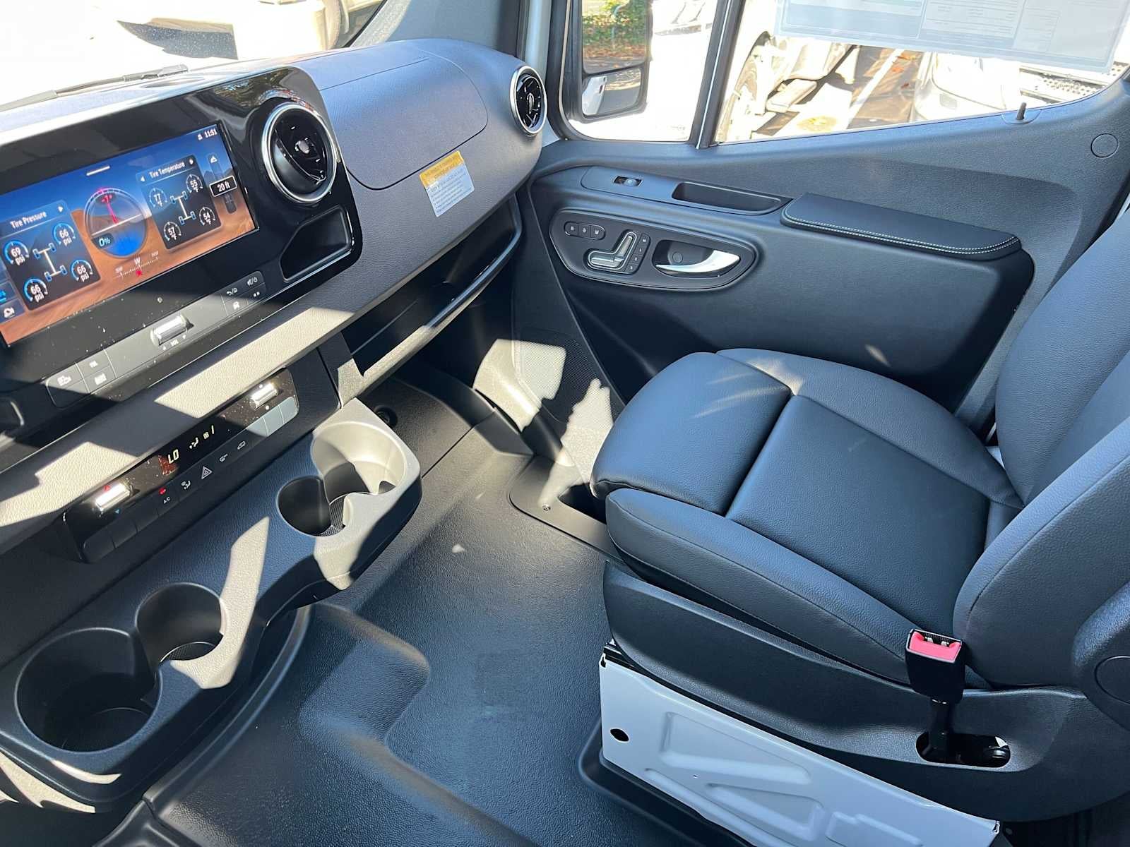 2027 Mercedes-Benz Sprinter Cargo 2500 High Roof I4 Diesel 170 RWD