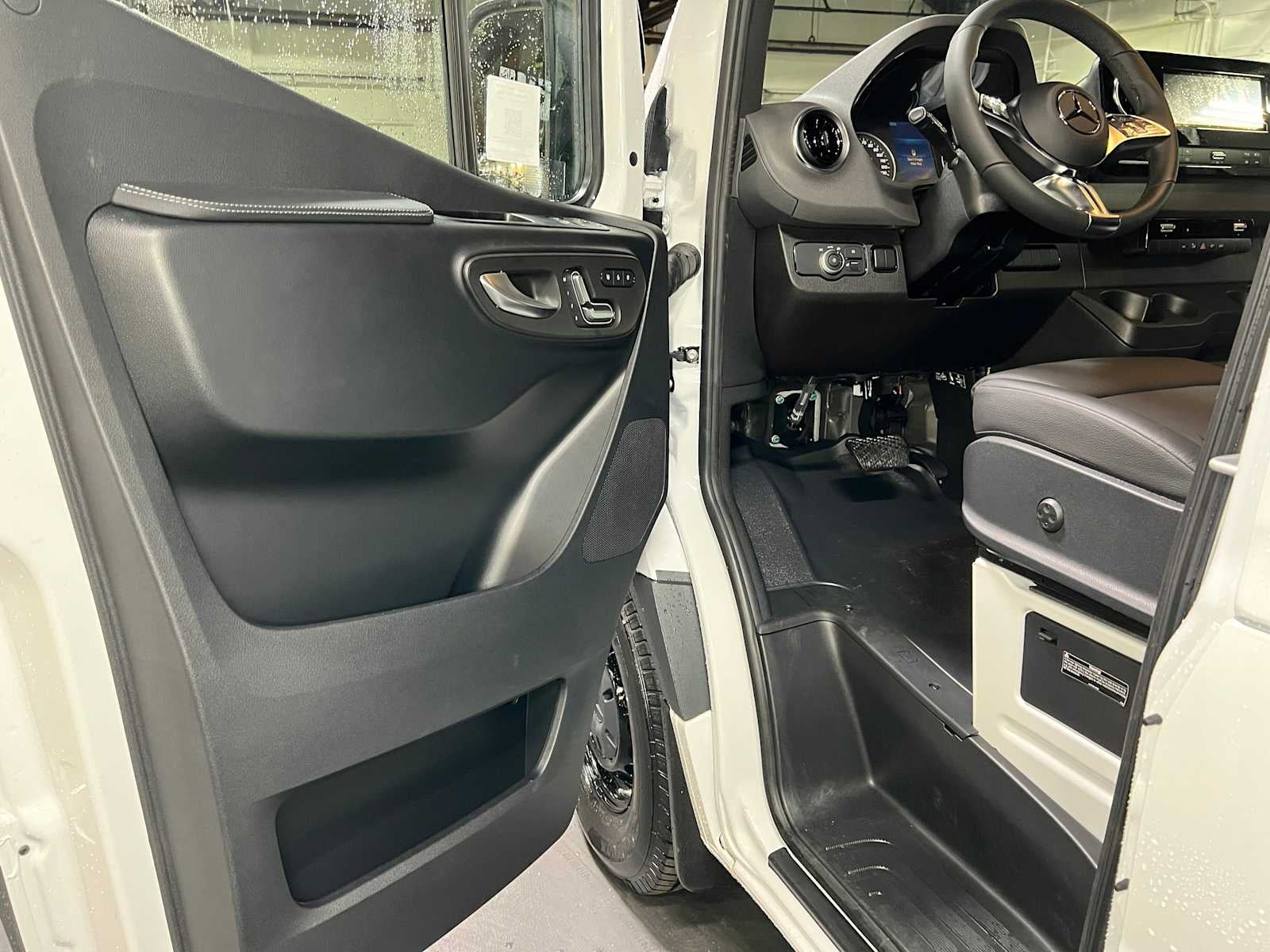 2026 Mercedes-Benz Sprinter 2500 High Roof I4 Diesel 170 RWD