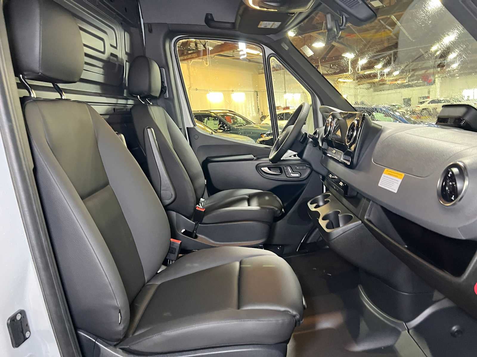 2027 Mercedes-Benz Sprinter Cargo 2500 High Roof I4 Diesel 170 RWD